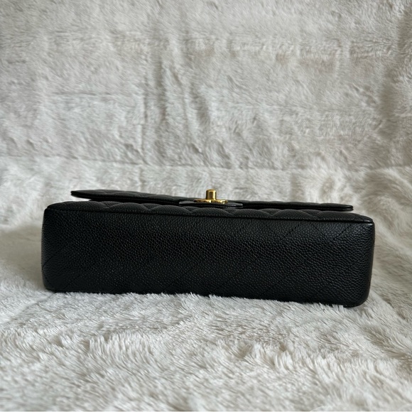 Classic medium flap bag - Picture 13 of 17